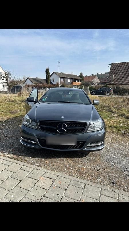 Gebraucht Mercedes C180 156 PS (114 kW) 2013 Grau Coupé