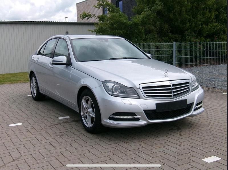 Silber Gebraucht 2012 Mercedes C200 Limousine | 8.500 € (Fairer Preis) - Bild 1/4