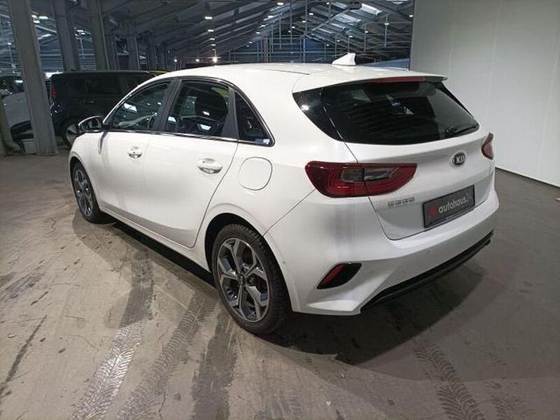 Gebraucht Kia Ceed Spirit 160 PS (117 kW) 2022 Weiß Kleinwagen