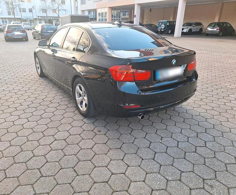 Gebraucht BMW 320 Efficient Dynamics 163 PS (119 kW) 2015 Schwarz Limousine