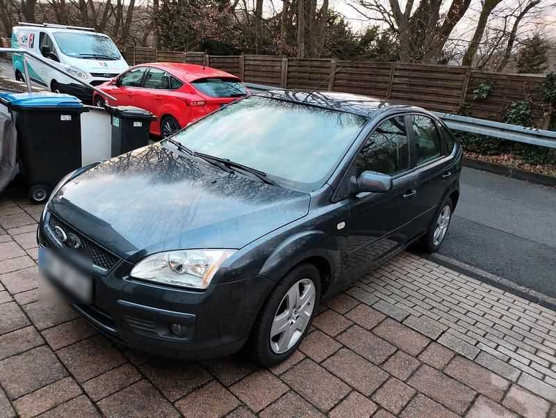 Gebraucht Ford Focus 100 PS (73 kW) 2007 Grau Limousine