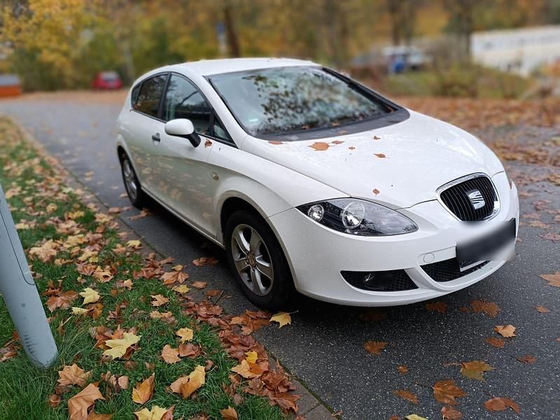 Weiß Gebraucht 2008 Seat Leon Kombi | 2.750 € (Guter Preis) - Bild 1/4
