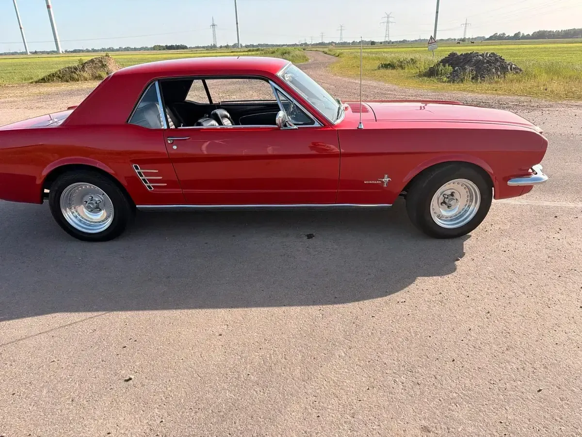 Gebraucht Ford V8 200 PS (147 kW) 1966 Rot Coupé