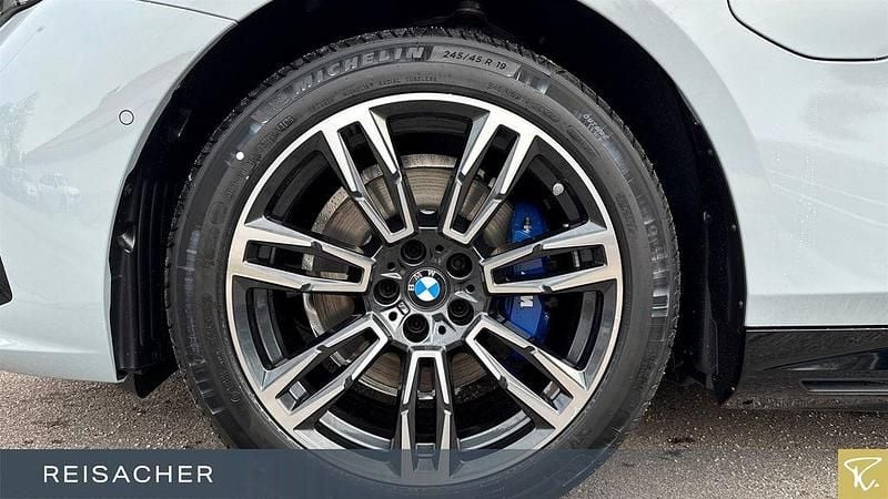 Neu BMW 530e Performance 299 PS (219 kW) 2026 Grau Kombi