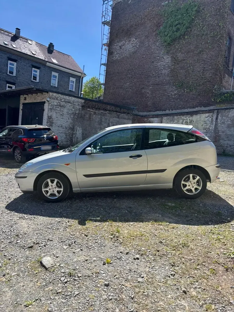Second-hand Ford Focus 115 CP (84 kW) 2005 Gri Hatchback
