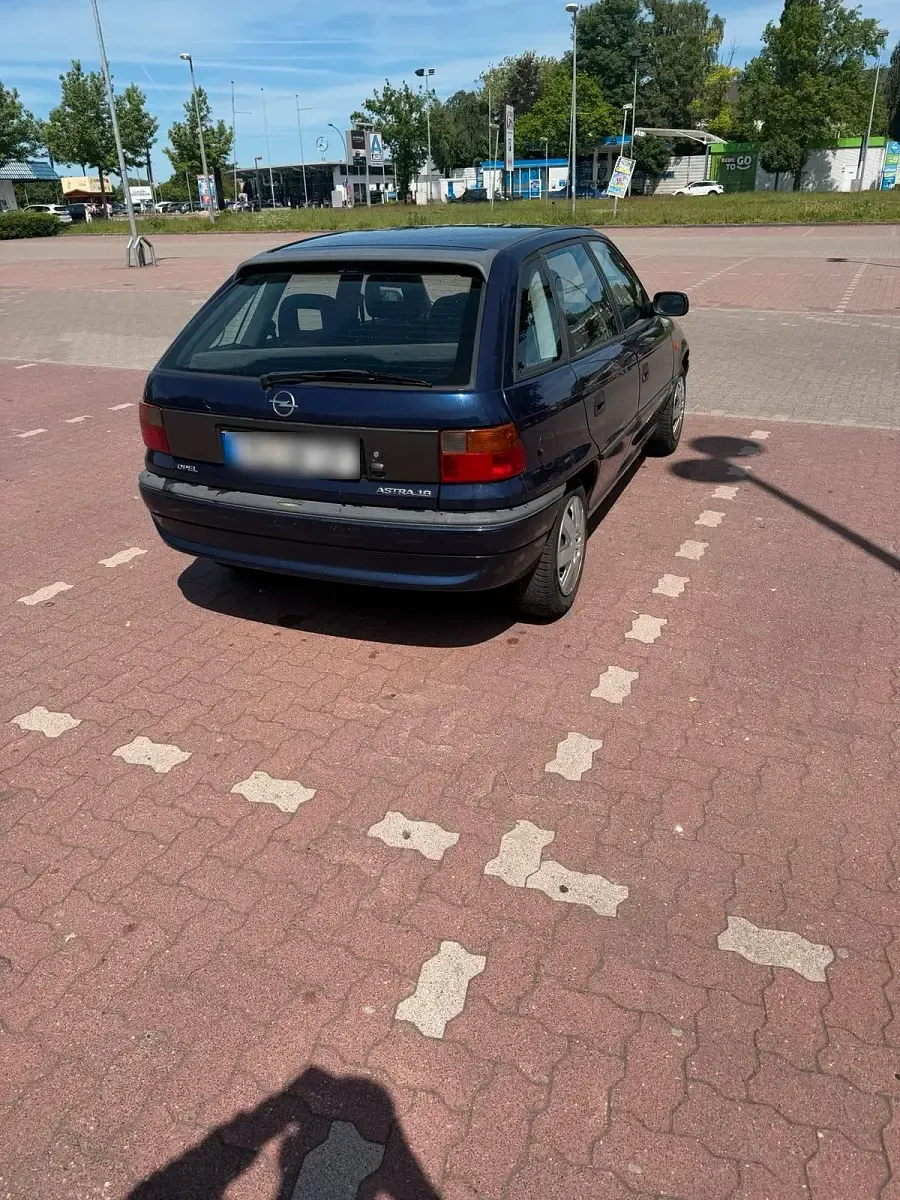 Gebraucht Opel Astra 75 PS (55 kW) 1997 Blau Limousine