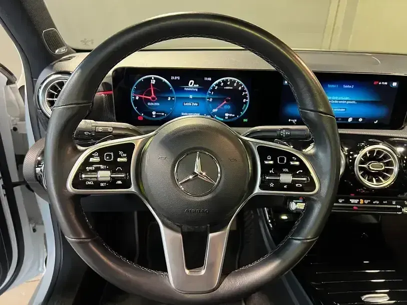 Gebraucht Mercedes A250 Progressive 160 PS (117 kW) 2021 Weiß Limousine
