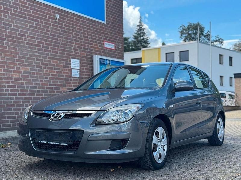 Grau Gebraucht 2009 Hyundai i30 Edition+ Limousine | 2.499 € (Guter Preis) - Bild 1/4