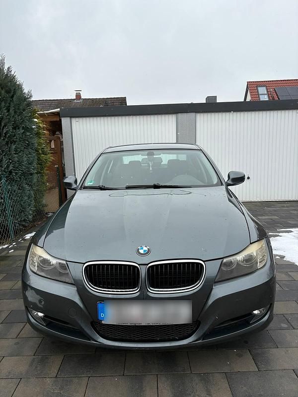 Grau Gebraucht 2009 BMW 318 Limousine | 4.000 € (Superpreis) - Bild 1/4