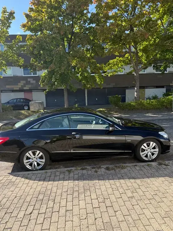 Gebraucht Mercedes E250 204 PS (150 kW) 2010 Schwarz Coupé