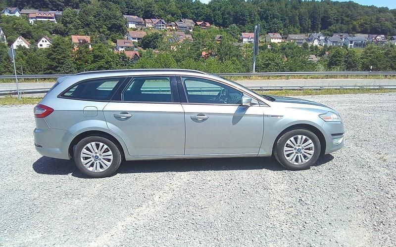 Gebraucht Ford Mondeo 160 PS (117 kW) 2013 Grau Kombi