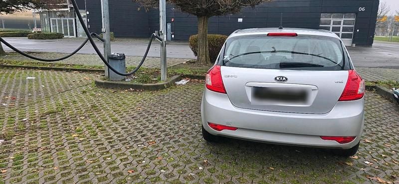 Gebraucht Kia Ceed 90 PS (66 kW) 2010 Grau Kleinwagen