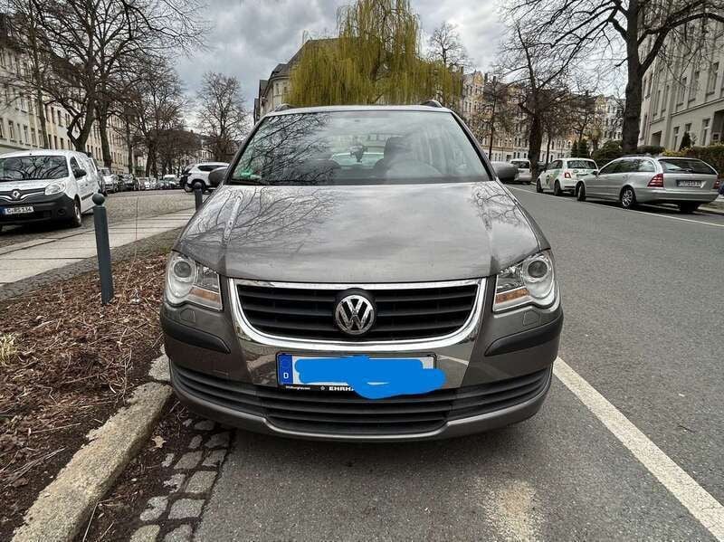 Grau Gebraucht 2008 VW Touran Trendline Van / Kleinbus | 3.700 € (Fairer Preis) - Bild 1/4