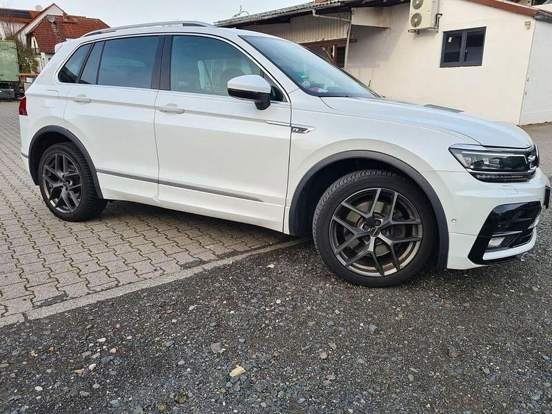Weiß Gebraucht 2018 VW Tiguan R-line SUV | 26.500 € (Teuer) - Bild 1/4