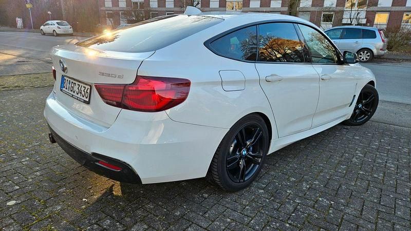 Gebraucht BMW 330 M Sport 258 PS (189 kW) 2019 Weiß Limousine