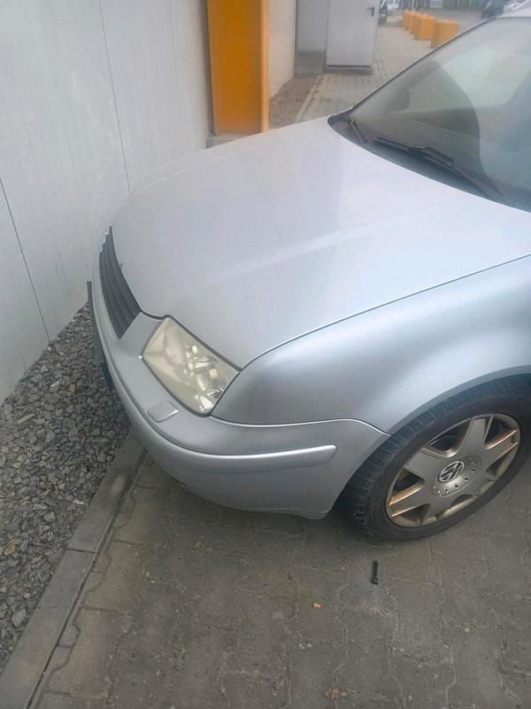 Silber Gebraucht 2000 VW Bora Kombi | 1.499 € (Fairer Preis) - Bild 1/4