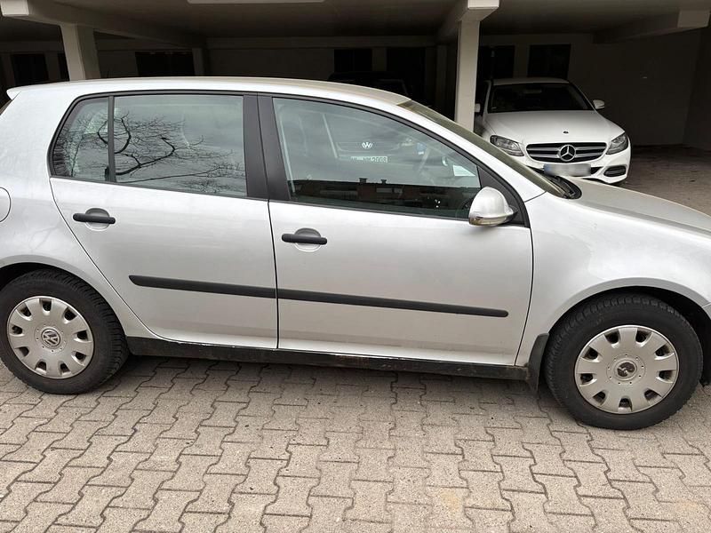 Usata VW Golf IV 75 CV (55 kW) 2004 Grigio Utilitaria