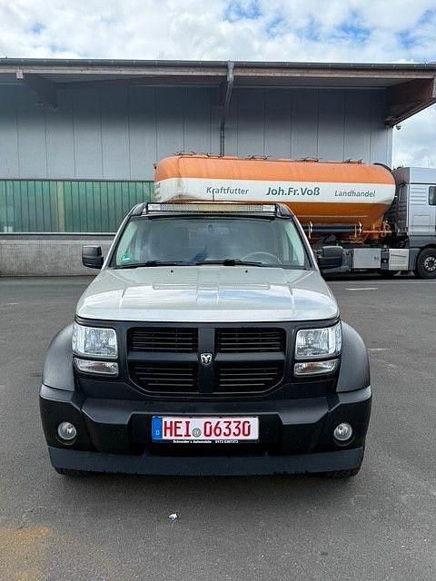 Grau Gebraucht 2010 Dodge Nitro SXT SUV | 8.990 € (Teuer) - Bild 1/4