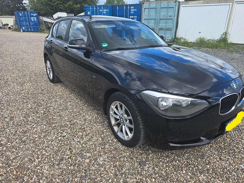 Schwarz Gebraucht 2014 BMW 116 Urban Line Kleinwagen | 8.550 € (Fairer Preis) - Bild 1/4