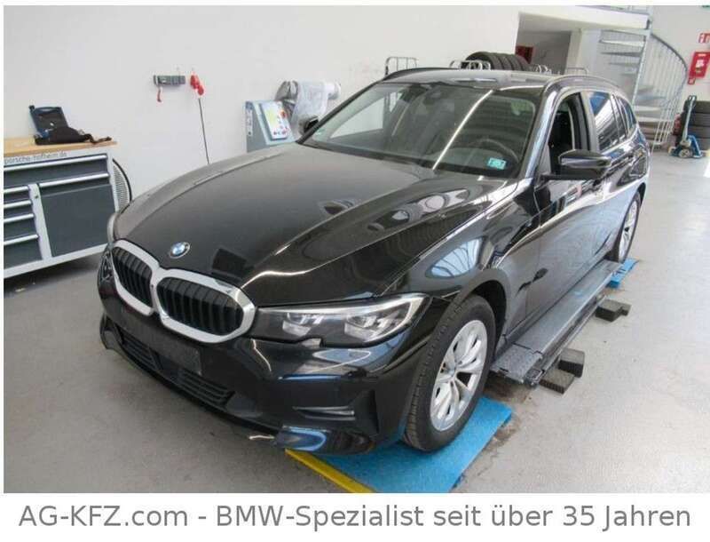 Schwarz ii Gebraucht 2021 BMW 318 Sport Line Kombi | 18.499 € (Guter Preis) - Bild 1/4