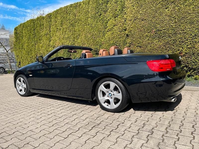 Gebraucht BMW 320 Cabriolet 184 PS (135 kW) 2011 Schwarz Cabrio