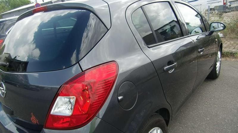Schwarz Gebraucht 2011 Opel Corsa Satellite Limousine | 1.990 € (Guter Preis) - Bild 1/4
