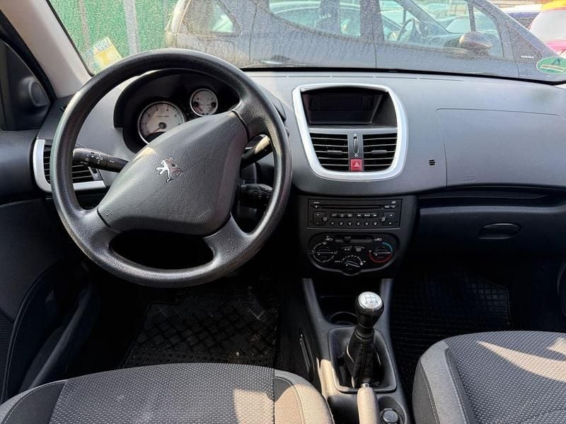 Gebraucht Peugeot 206+ Basis 73 PS (53 kW) 2012 Schwarz Kleinwagen