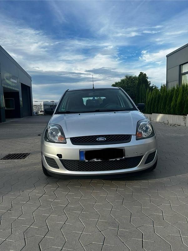 Gebraucht Ford Fiesta 60 PS (44 kW) 2006 Silber Kleinwagen
