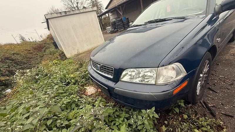 Braun Gebraucht 2003 Volvo V40 Standard Kombi | 800 € (Fairer Preis) - Bild 1/4