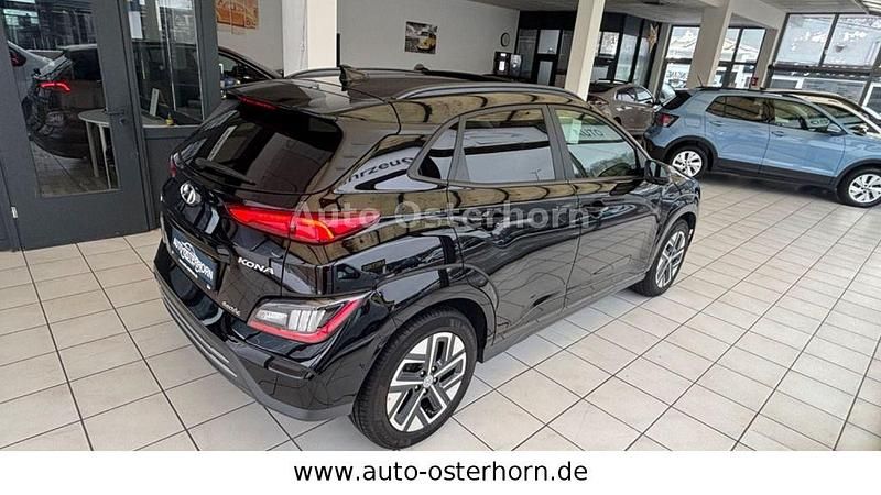 Gebraucht Hyundai Kona Trend 100 kW (136 PS) 2022 Schwarz SUV