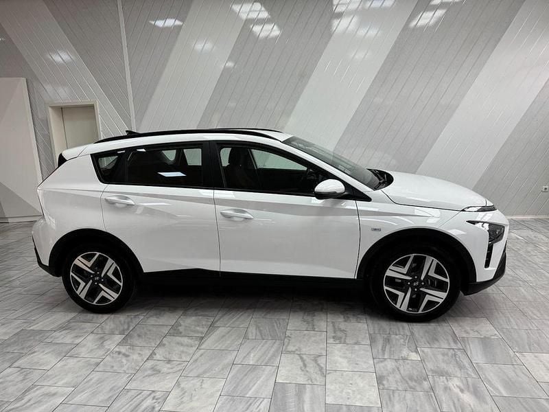 Weiß Gebraucht 2021 Hyundai Bayon Intro Edition SUV | 15.950 € (Guter Preis) - Bild 1/4