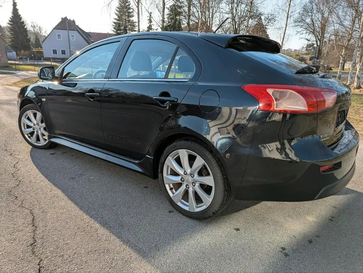 Gebraucht Mitsubishi Lancer Sportback 150 PS (110 kW) 2012 Schwarz Coupé