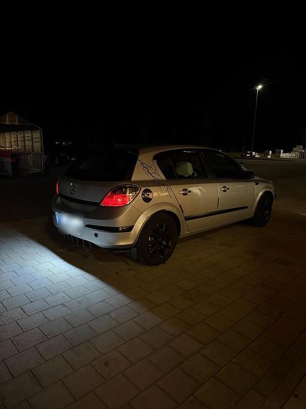 Gebraucht Opel Astra 105 PS (77 kW) 2005 Silber Limousine