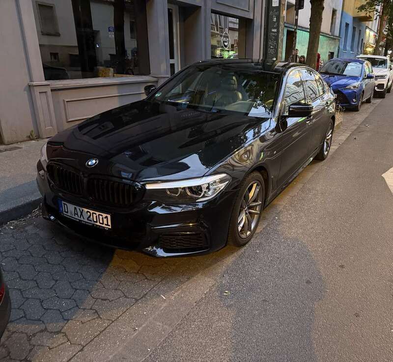Schwarz Gebraucht 2019 BMW 520 M Sport Limousine | 26.200 € (Guter Preis) - Bild 1/4
