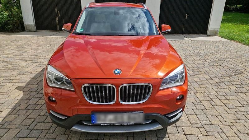 Orange Gebraucht 2013 BMW X1 SUV | 9.400 € - Bild 1/4