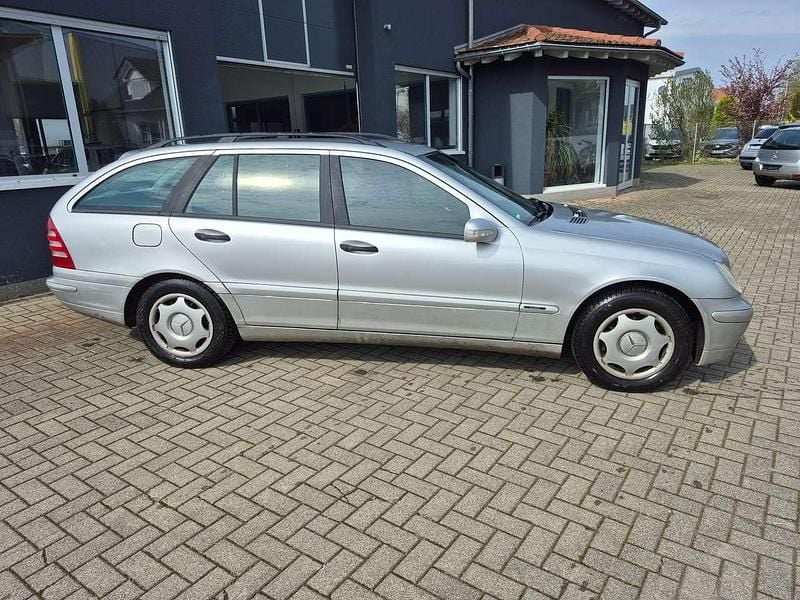 Second-hand Mercedes C200 Classic 116 CP (85 kW) 2002 Argintiu Break