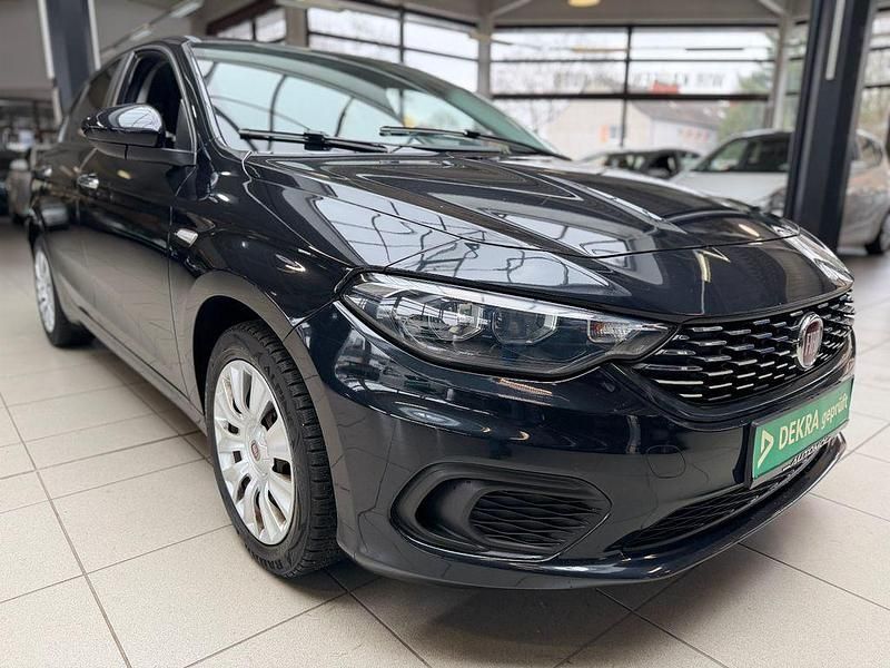Gebraucht Fiat Tipo Easy 95 PS (69 kW) 2018 Schwarz Limousine