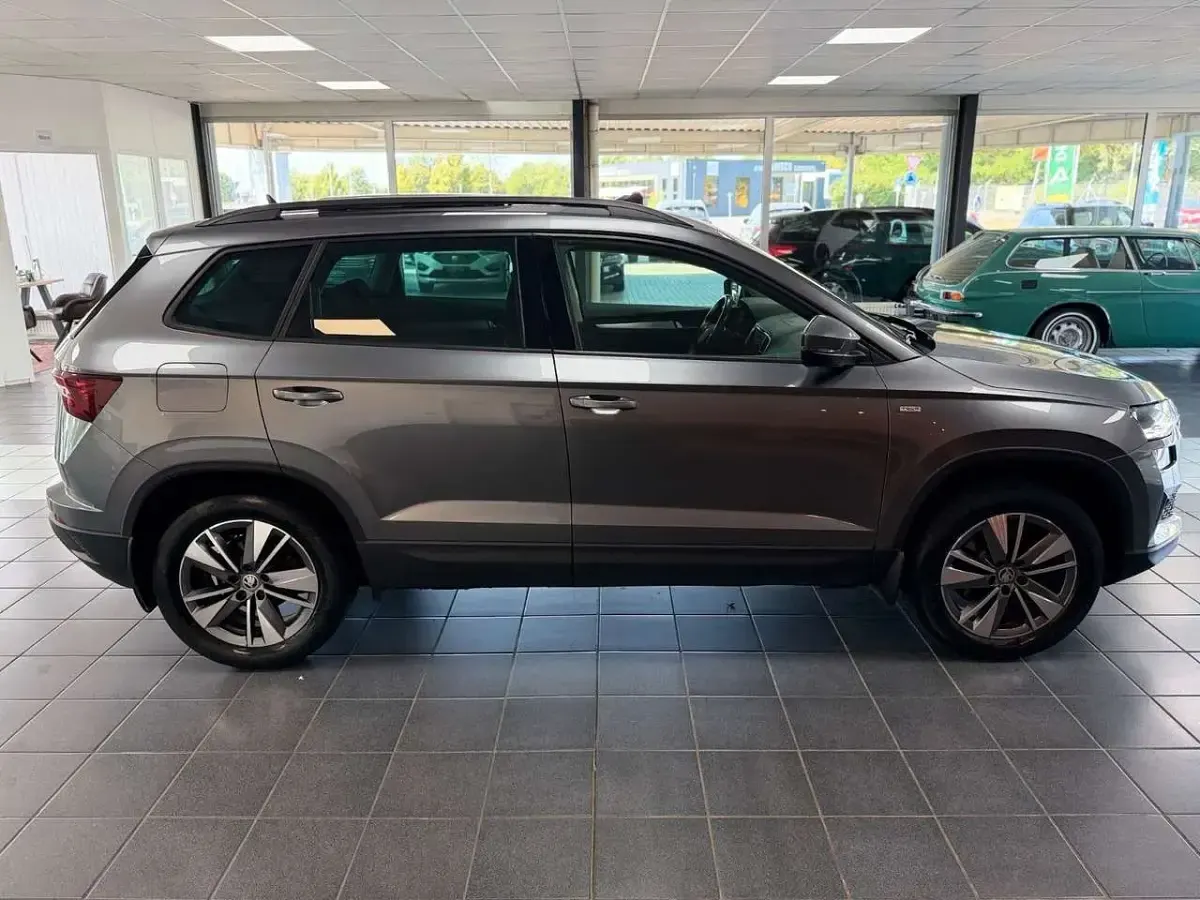 Gebraucht Skoda Karoq Tour 150 PS (110 kW) 2023 Grau SUV