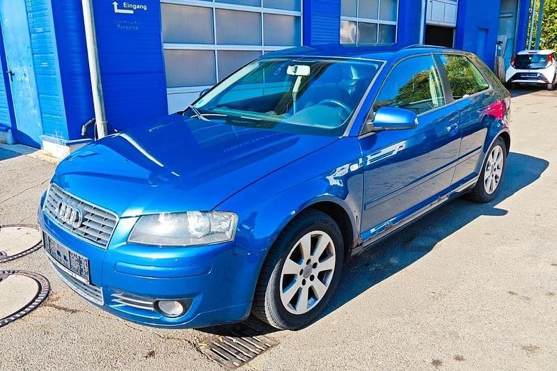 Blau Gebraucht 2004 Audi A3 Ambition Limousine | 800 € (Superpreis) - Bild 1/4