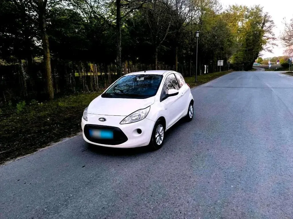 Gebraucht Ford Ka 69 PS (50 kW) 2015 Weiß Limousine
