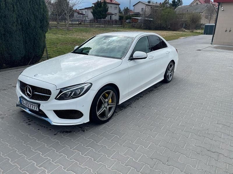 Weiß Gebraucht 2014 Mercedes C200 AMG line Limousine | 14.300 € (Teuer) - Bild 1/4
