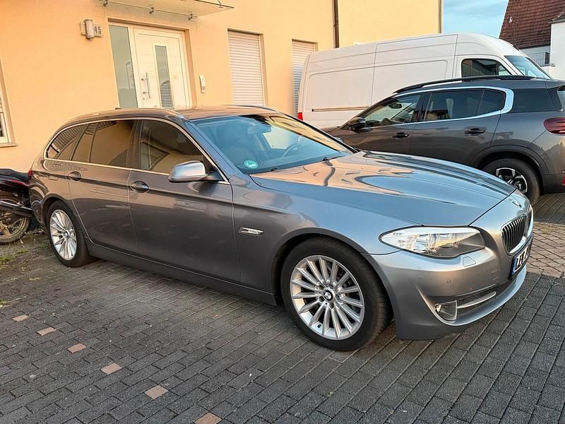 Grau Gebraucht 2012 BMW 530 Kombi | 8.850 € (Superpreis) - Bild 1/4