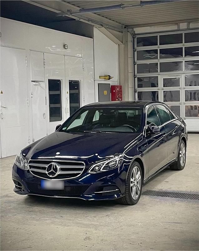 Gebraucht Mercedes E300 252 PS (185 kW) 2013 Blau Limousine