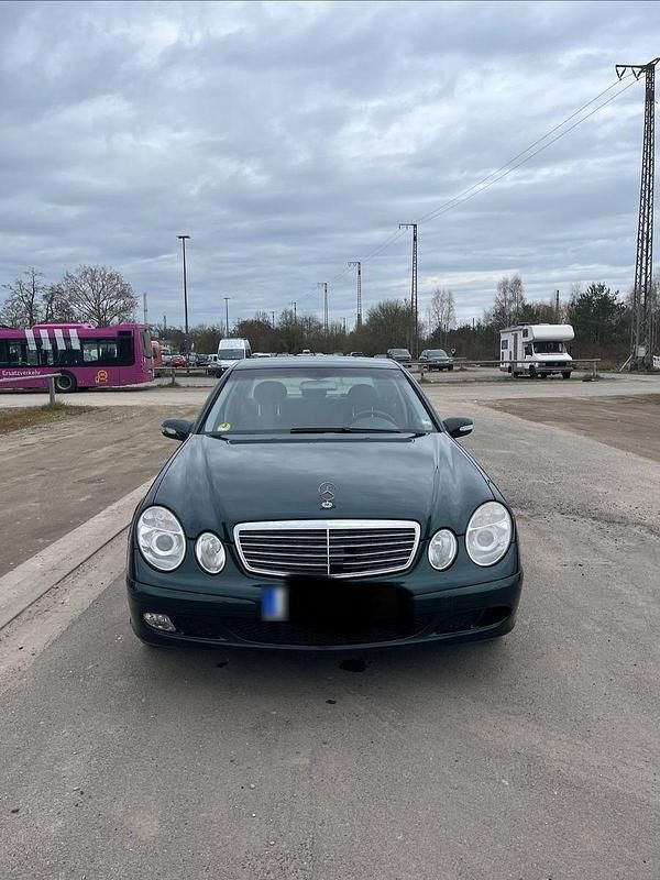 Gebraucht Mercedes E220 Classic 150 PS (110 kW) 2002 Grün Limousine