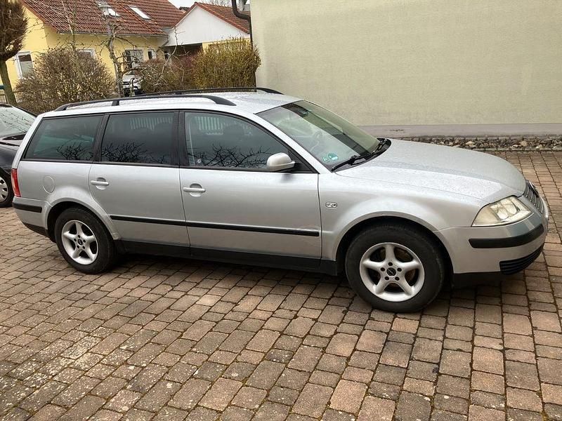 Gebraucht VW Passat 101 PS (74 kW) 2003 Silber Kombi