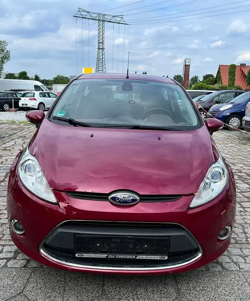 Używany Ford Fiesta Titanium 82 KM (60 kW) 2011 Czerwony Hatchback