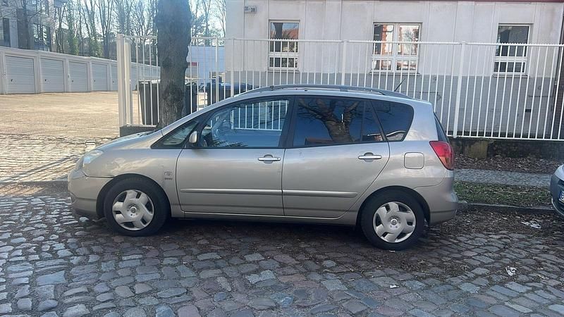 Gebraucht Toyota Corolla Verso 129 PS (94 kW) 2004 Silber Van / Kleinbus