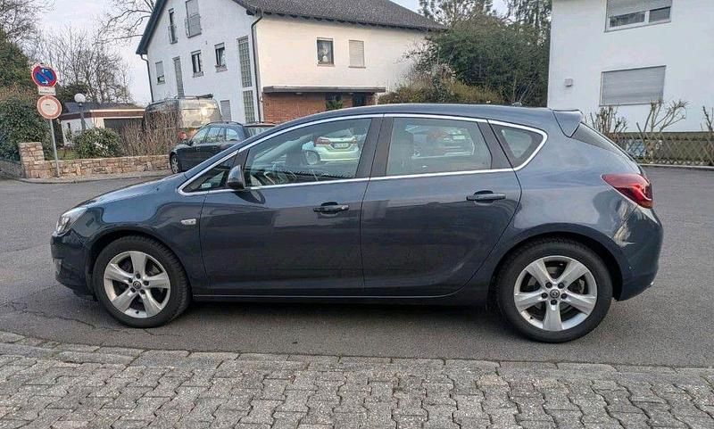 Gebraucht Opel Astra Edition 179 PS (131 kW) 2010 Blau Limousine