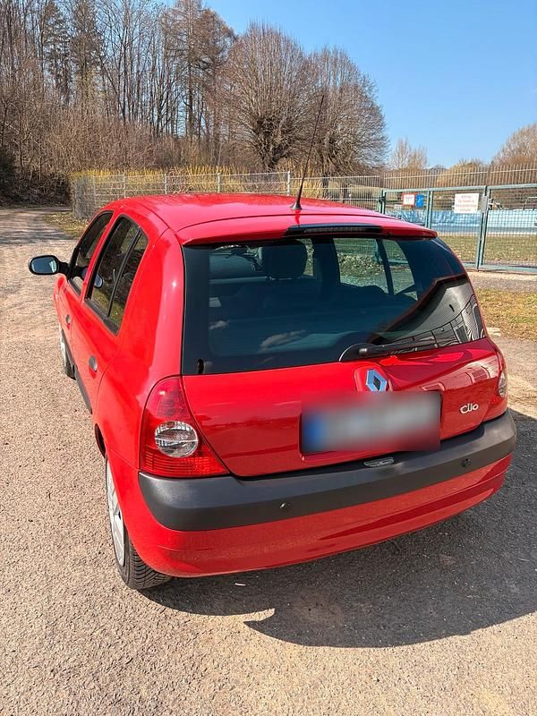 Gebraucht Renault Clio II 98 PS (72 kW) 2004 Rot Kleinwagen