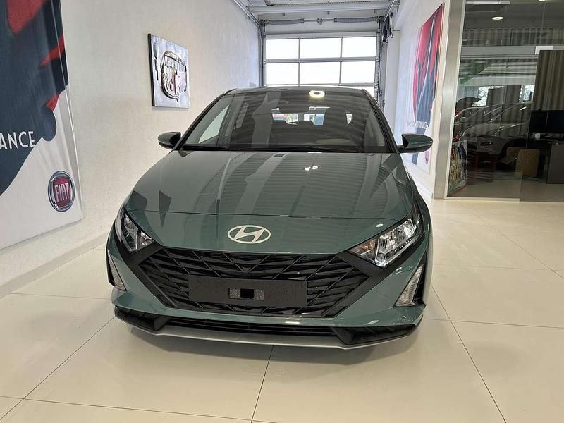 Neu Hyundai i20 GO! 77 PS (56 kW) 2025 Mangrove green pearl Kleinwagen